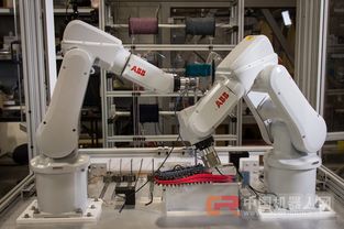 30分钟完成一双客制鞋 这家公司用两只机器人打造出世上最迷你鞋工厂